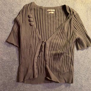 Gray short sleeved sweater with front tie